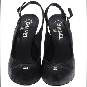 CHANEL Vintage Style Interlocking CC Logo Slingback Pumps